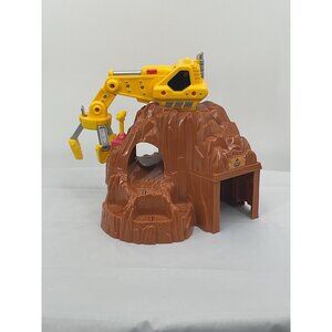 Fisher Price GeoTrax Mt Blast Construction Co Rail & Road System